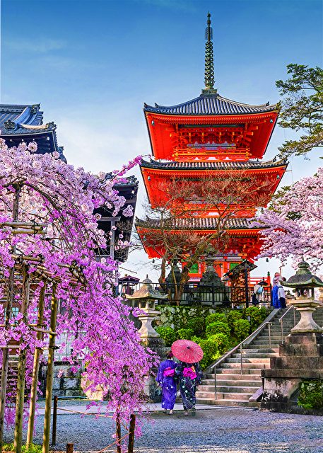 The pagoda at Kiyomizu-dera with cherry blossom