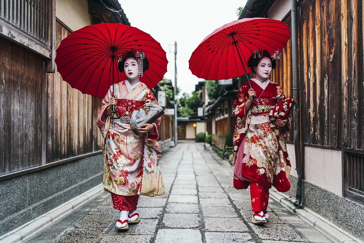 Maiko walking in Gion